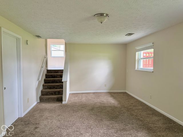 530 Quail Run, Greenwood, IN 46142