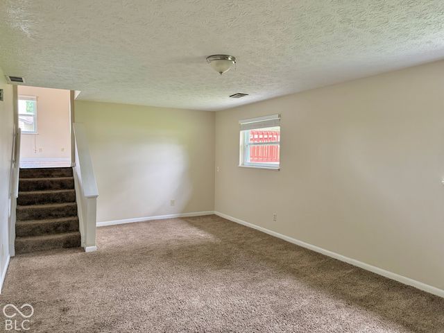 530 Quail Run, Greenwood, IN 46142