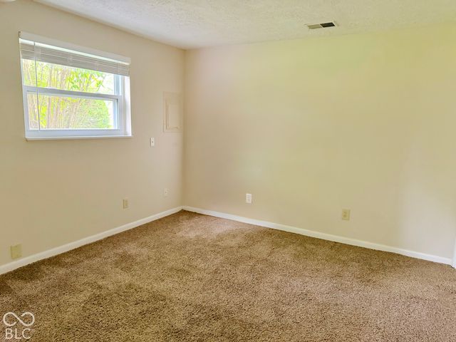 530 Quail Run, Greenwood, IN 46142