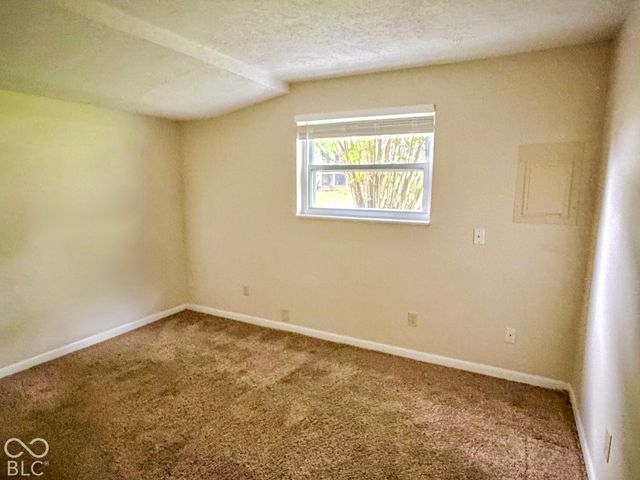 530 Quail Run, Greenwood, IN 46142