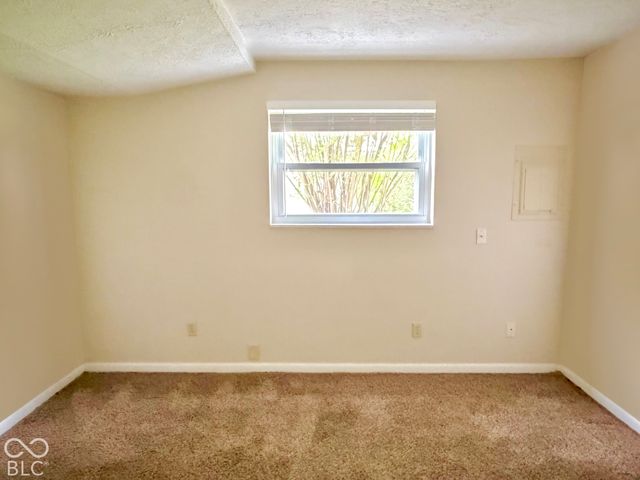 530 Quail Run, Greenwood, IN 46142