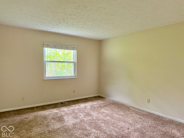 530 Quail Run, Greenwood, IN 46142
