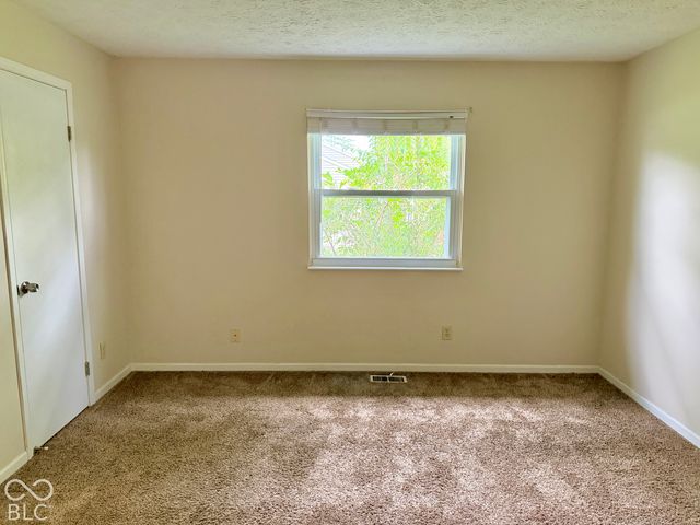 530 Quail Run, Greenwood, IN 46142