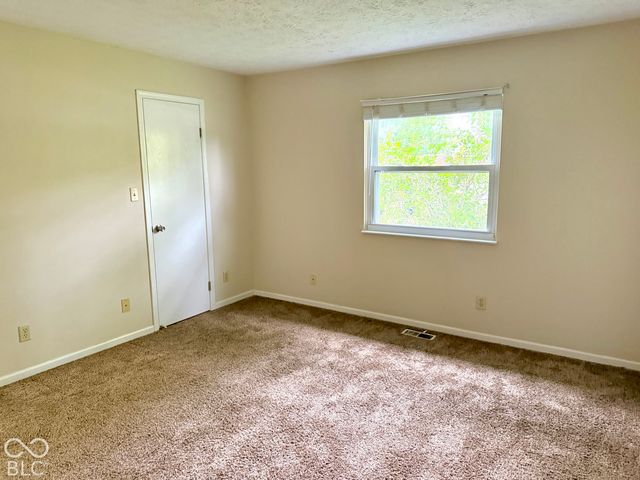 530 Quail Run, Greenwood, IN 46142