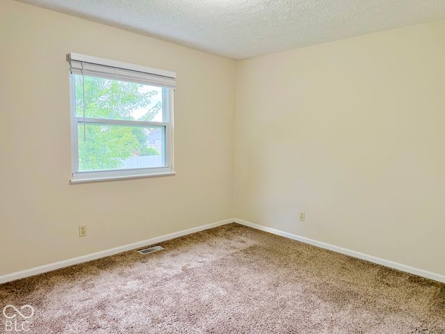 530 Quail Run, Greenwood, IN 46142