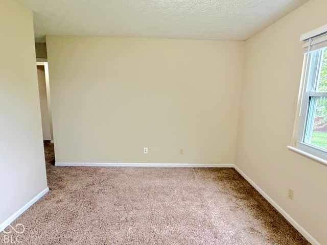 530 Quail Run, Greenwood, IN 46142