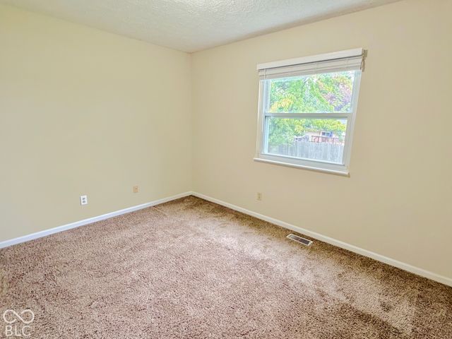 530 Quail Run, Greenwood, IN 46142