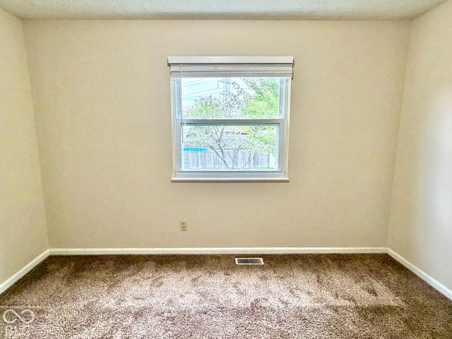 530 Quail Run, Greenwood, IN 46142