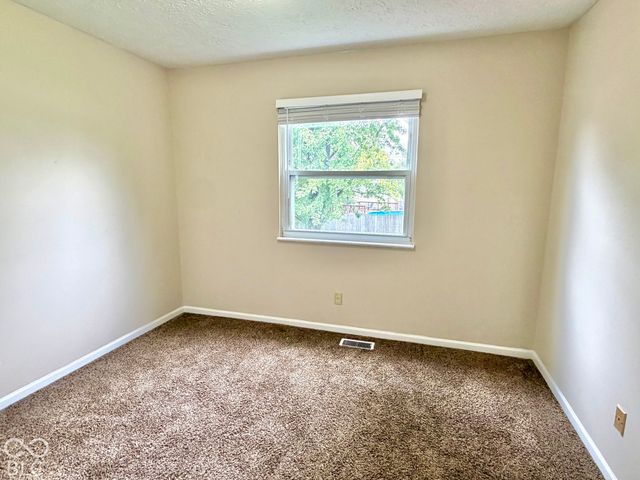 530 Quail Run, Greenwood, IN 46142