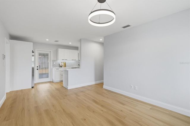 4702 W BAY VIEW AVENUE, Tampa, FL 33611