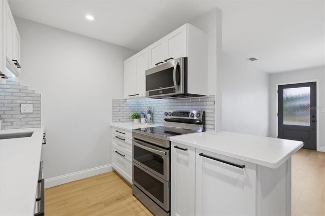 4702 W BAY VIEW AVENUE, Tampa, FL 33611