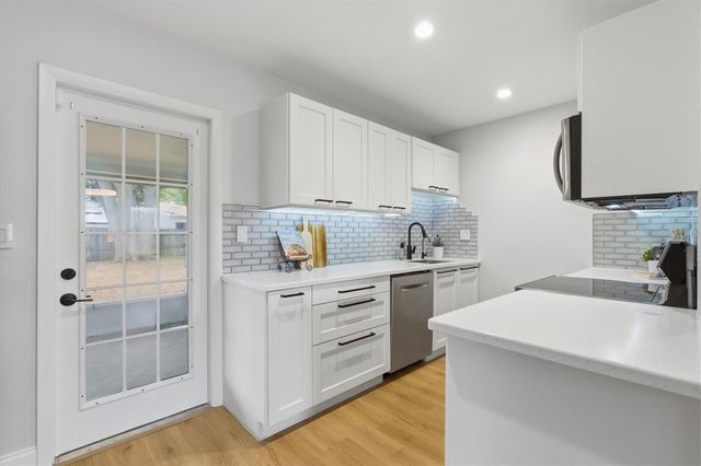 4702 W BAY VIEW AVENUE, Tampa, FL 33611