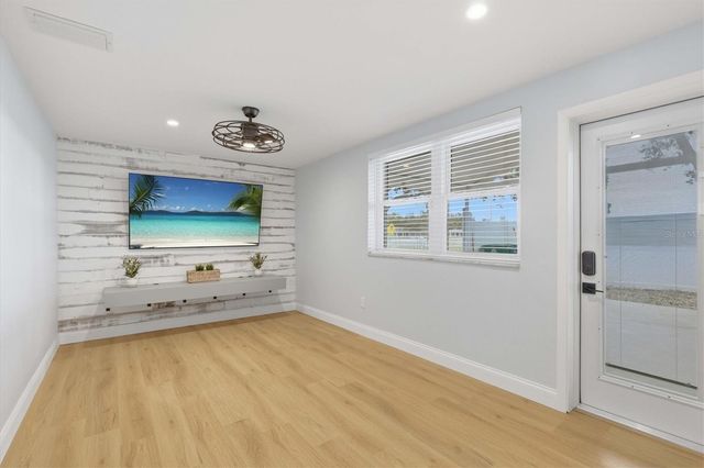 4702 W BAY VIEW AVENUE, Tampa, FL 33611