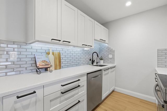 4702 W BAY VIEW AVENUE, Tampa, FL 33611