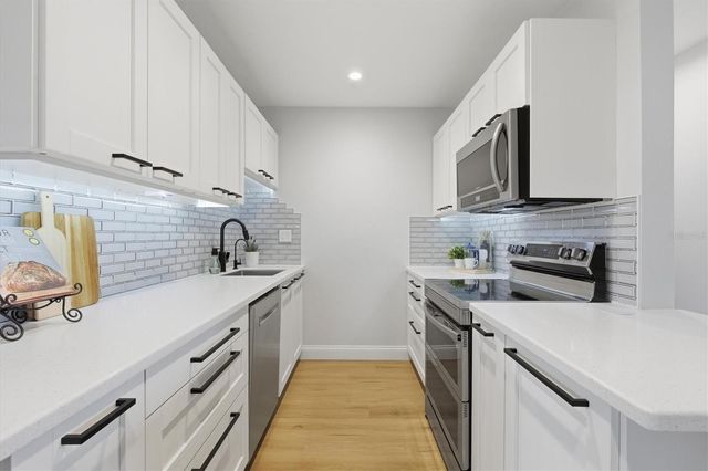 4702 W BAY VIEW AVENUE, Tampa, FL 33611