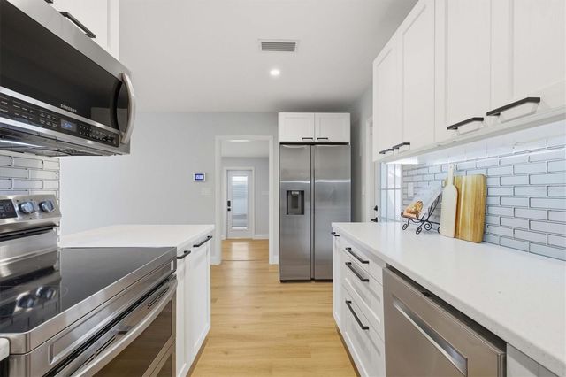 4702 W BAY VIEW AVENUE, Tampa, FL 33611