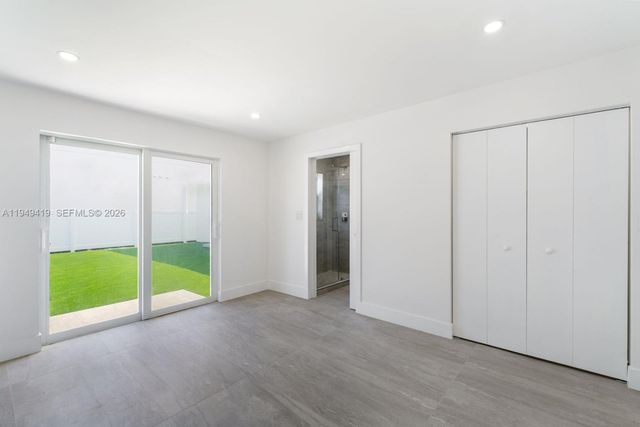 430 Tamarind Dr, Hallandale Beach, FL 33009