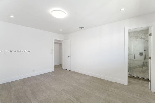 430 Tamarind Dr, Hallandale Beach, FL 33009