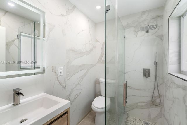 430 Tamarind Dr, Hallandale Beach, FL 33009