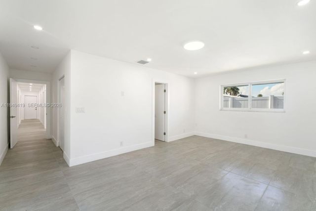 430 Tamarind Dr, Hallandale Beach, FL 33009