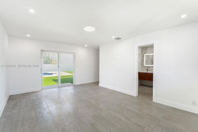 430 Tamarind Dr, Hallandale Beach, FL 33009