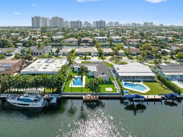 430 Tamarind Dr, Hallandale Beach, FL 33009