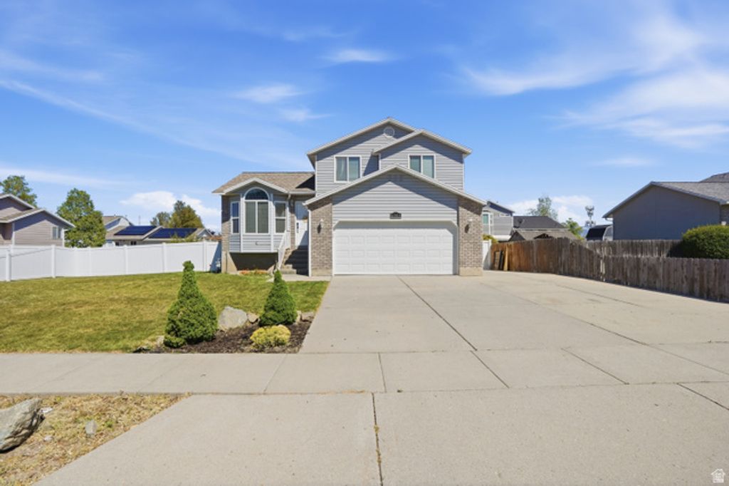 Image 2 of property listing at 6149 S WALNUT WOOD DR, Kearns, UT 84118