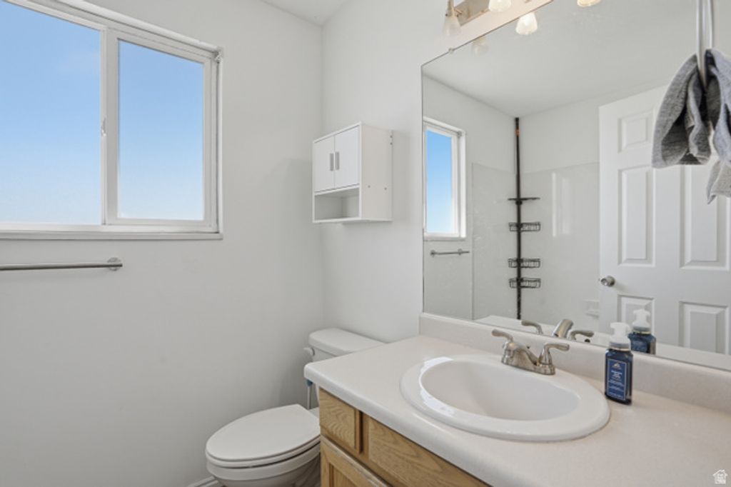 Image 12 of property listing at 6149 S WALNUT WOOD DR, Kearns, UT 84118