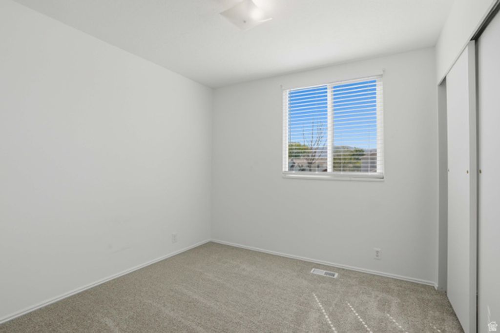 Image 16 of property listing at 6149 S WALNUT WOOD DR, Kearns, UT 84118