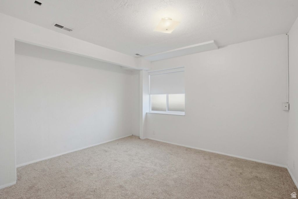 Image 17 of property listing at 6149 S WALNUT WOOD DR, Kearns, UT 84118