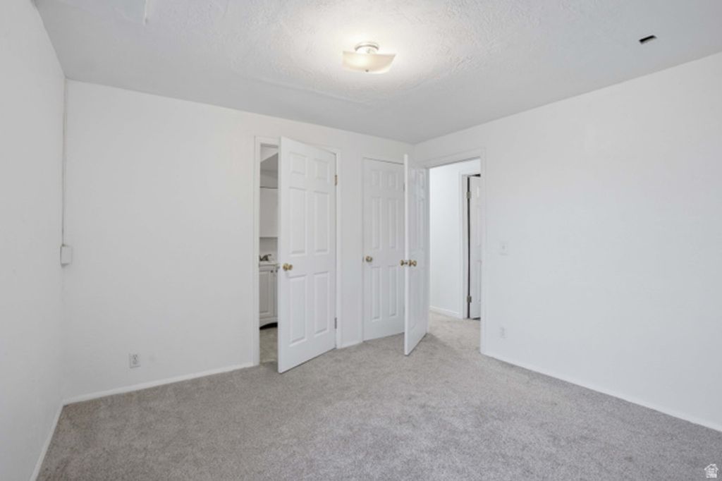 Image 18 of property listing at 6149 S WALNUT WOOD DR, Kearns, UT 84118