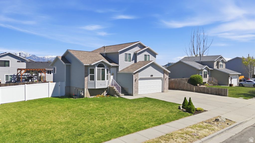 Image 22 of property listing at 6149 S WALNUT WOOD DR, Kearns, UT 84118
