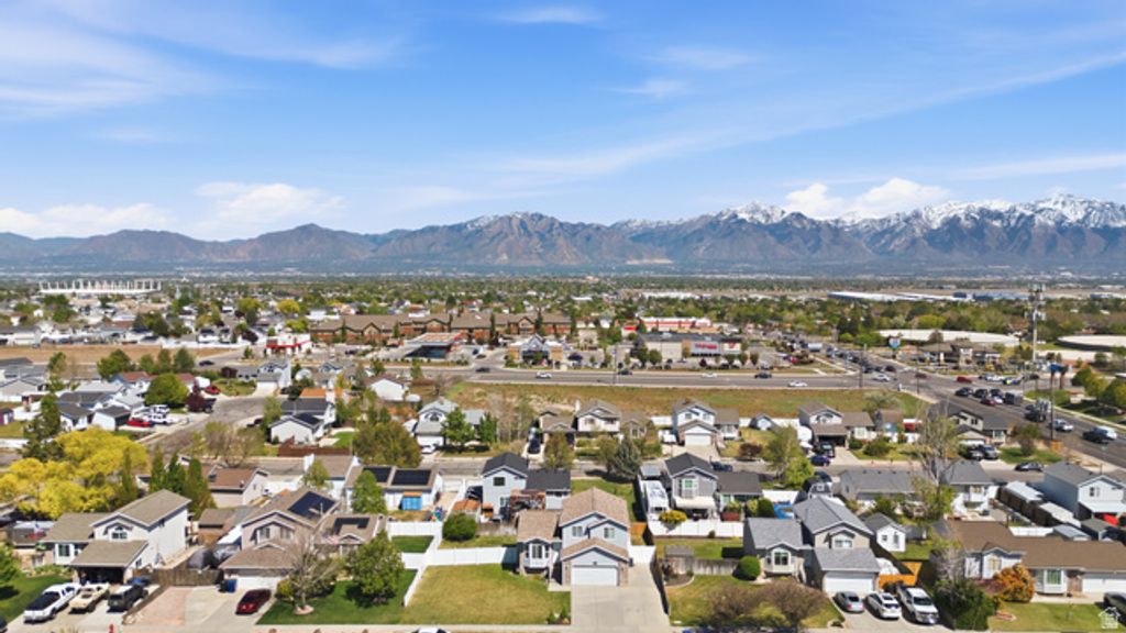Image 25 of property listing at 6149 S WALNUT WOOD DR, Kearns, UT 84118