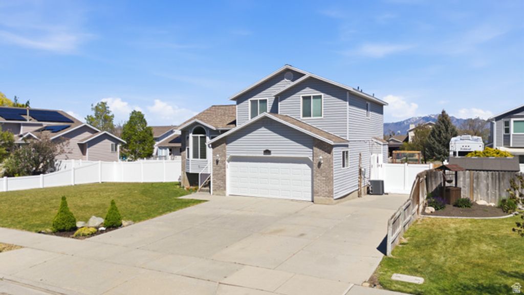 Image 28 of property listing at 6149 S WALNUT WOOD DR, Kearns, UT 84118