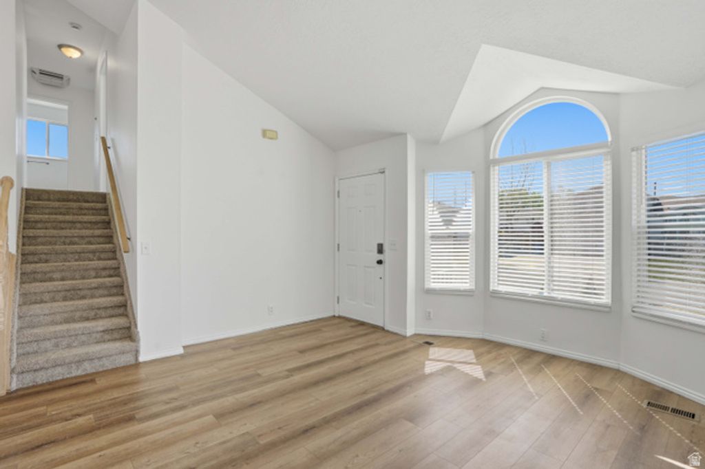Image 4 of property listing at 6149 S WALNUT WOOD DR, Kearns, UT 84118