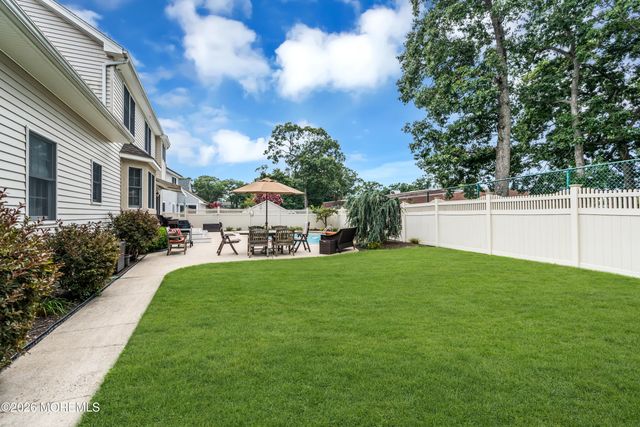 1209 Rue Avenue, Point Pleasant, NJ 08742