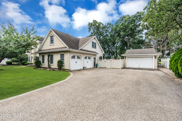 1209 Rue Avenue, Point Pleasant, NJ 08742