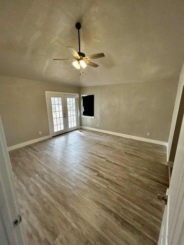 57 Lake Shore Lane, Riverside, TX 77320