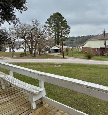 57 Lake Shore Lane, Riverside, TX 77320