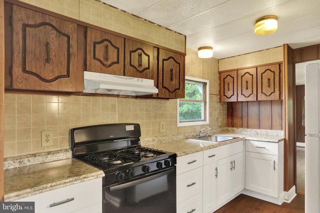 828 SPRING CITY RD, Phoenixville, PA 19460