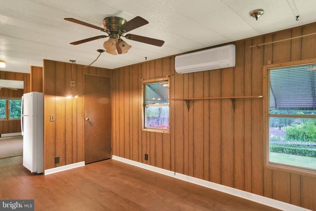 828 SPRING CITY RD, Phoenixville, PA 19460