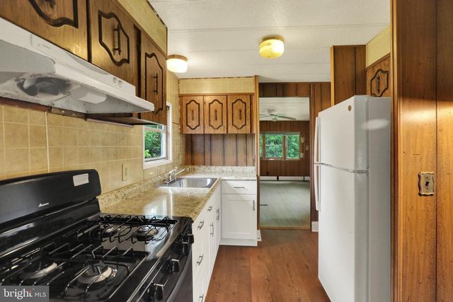 828 SPRING CITY RD, Phoenixville, PA 19460
