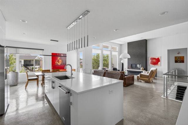 1106 S 100th Street, West Des Moines, IA 50266