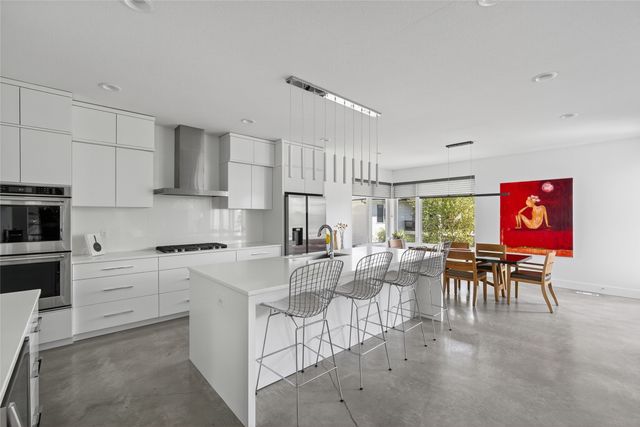 1106 S 100th Street, West Des Moines, IA 50266