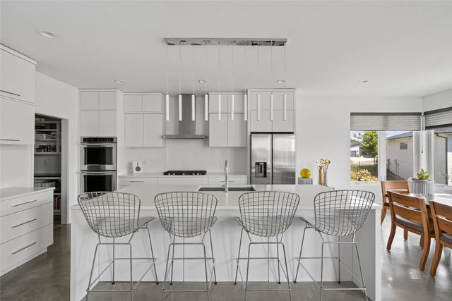 1106 S 100th Street, West Des Moines, IA 50266