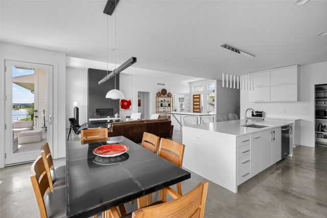 1106 S 100th Street, West Des Moines, IA 50266