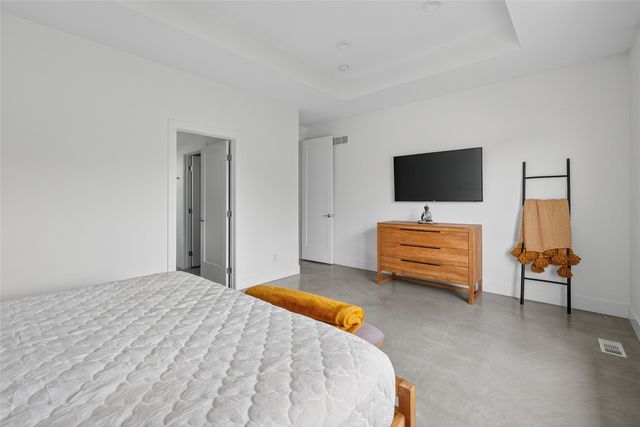 1106 S 100th Street, West Des Moines, IA 50266