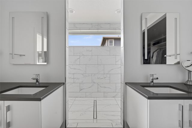 1106 S 100th Street, West Des Moines, IA 50266