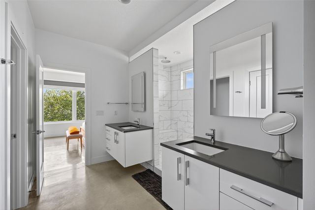 1106 S 100th Street, West Des Moines, IA 50266