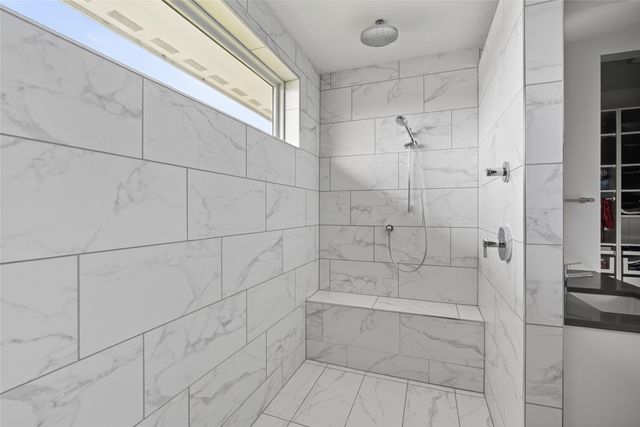 1106 S 100th Street, West Des Moines, IA 50266